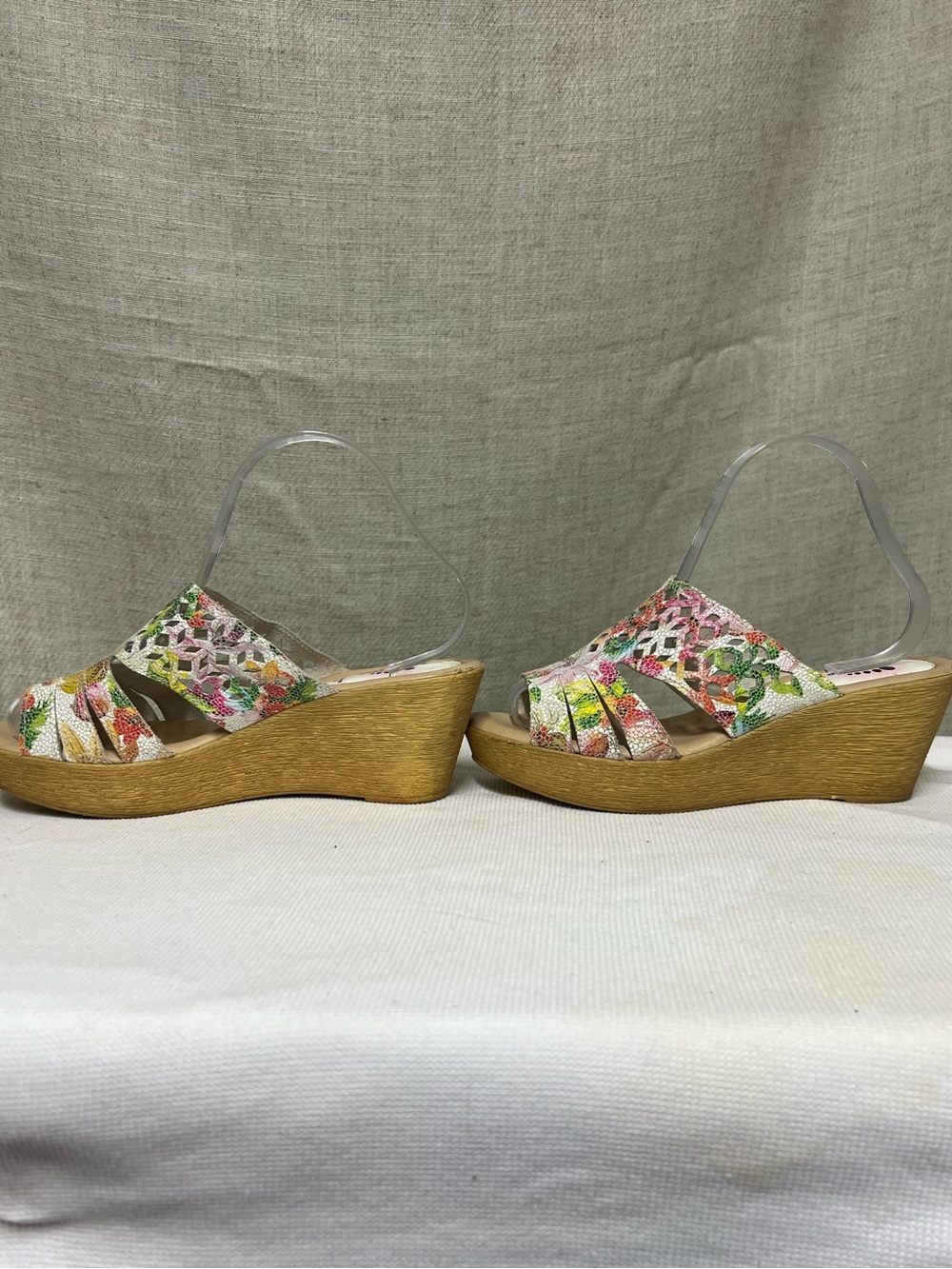 Spring Step Floral Multi-Color Wedge Sandals - Picture 4 of 7